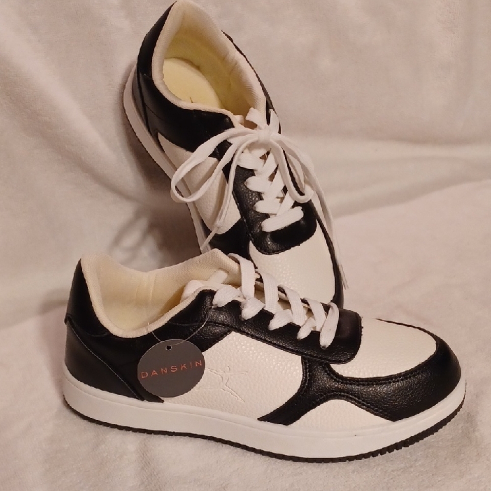 Danskin Black and White Sneakers  Plank Size 7 Vegan